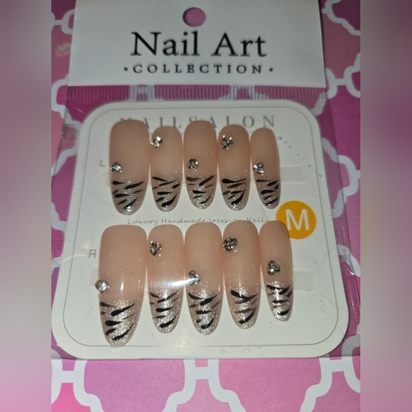 Hand made press on nails - Picture 1 of 2